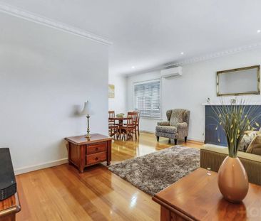 UPDATED FAMILY HOME|QUIET NEIGHBOURHOOD| CONVENIENT LOCATION - Photo 3