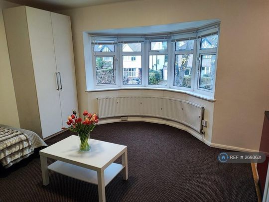 Studio to rent - Photo 1