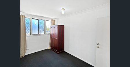 APPLICATION APPROVED Spacious 3-Bedroom Apartment Opposite the Broadwater – Water & Internet Included - Photo 2