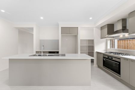 Family Living In The Willows - Photo 5