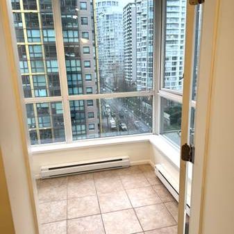 1 bedroom coal harbour view - Photo 4