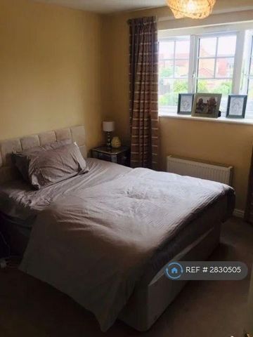 1 bedroom in a house share to rent - Photo 2
