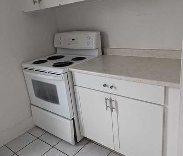 582 Irvine Ave, Upper Unit - Photo 6