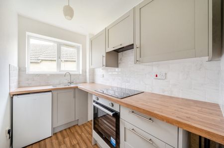 Colliers Wood, Nailsworth, Stroud, Gloucestershire, GL6 - Photo 2