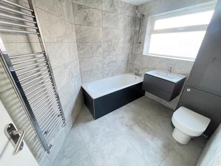 3 bedroom end of terrace house to rent - Photo 5