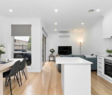Contemporary Living with Indoor-Outdoor Balance - Photo 4