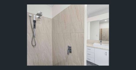 Designer Redlynch Family Home - A cut above the rest! - Photo 2