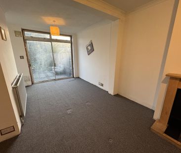 4 bedroom semi-detached house to rent - Photo 2