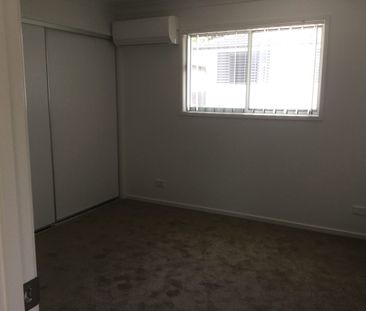 4 BEDROOMS - DOUBLE GARAGE - EXTRA LIVING AREA - 2 EN SUITES - Photo 1