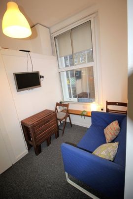 Studio Flat, Kennington Lane, SE11 - Photo 1