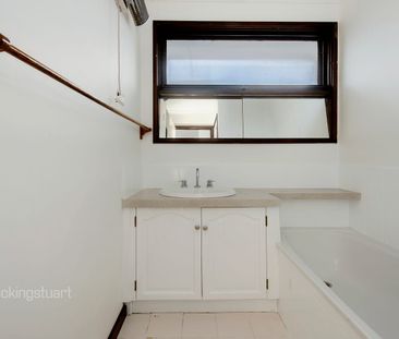 Prime Location - Photo 2