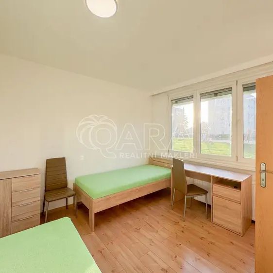 K PRONÁJMU - studentské bydlení pro 3-5 osob ve zrekonstruovaném bytě 3+1 - kousek od univerzity ČB - Fotografie 1