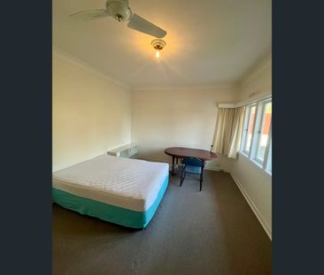 55 The Esplanade, St Lucia, Qld 4067 - Photo 1