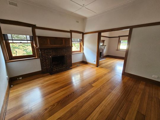 33 Hatter Street, Oakleigh VIC 3166 - House For Rent | Domain - Photo 1