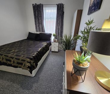 1 bedroom in a house share to rent - Photo 2