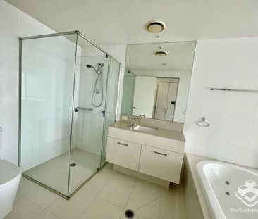 Furnished -Tranquil, Spacious & Private - Lumiere Residences - Photo 3