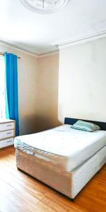 3 bedroom flat to rent - Photo 4