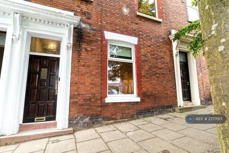 1 bedroom in a house share to rent - Photo 4