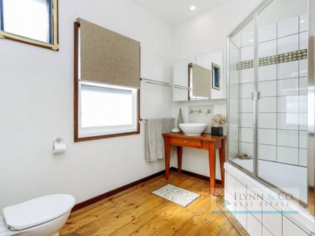 THIS IS THE ONE! - Photo 2