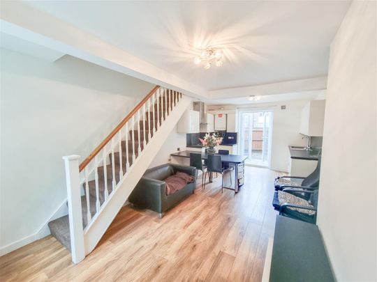 Vine Cottages, Mitcham - Photo 1