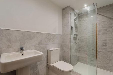 4 bedroom semi-detached house to rent - Photo 3