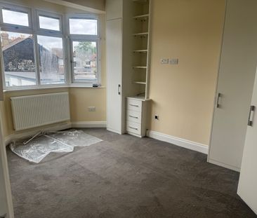 3 Bed Terraced House, Earlswood Avenue, CR7 - Photo 2