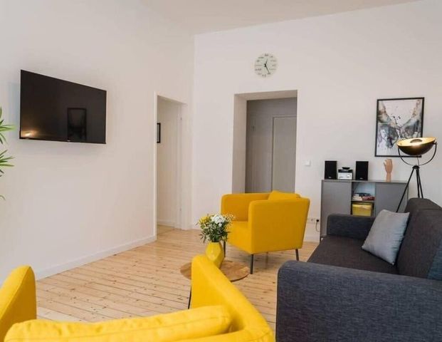 100 m² Ferienwohnung ∙ 6 Gäste ∙ 3 Schlafzimmer Spacious 3BR in Friedrichshain - Foto 1