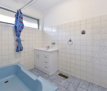 Spacious Three-Bedroom Home in a Convenient Keilor East Location - Photo 1