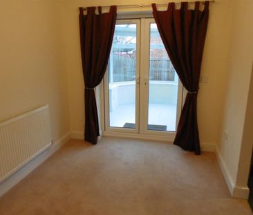 Royal Troon Drive, Wakefield, West Yorkshire - Photo 1