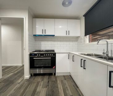 3 Bedroom Home Close to Town - Photo 4