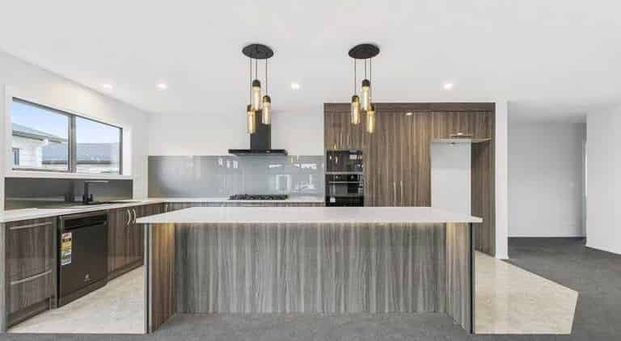 A home that blends comfort and convenience. - Photo 1
