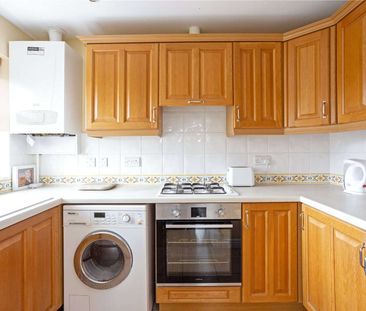 Bright, spacious, top floor apartment with allocated parking in the... - Photo 3