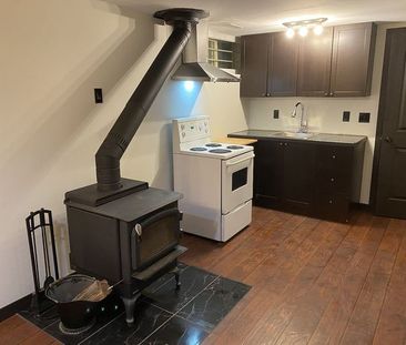 Sunnyside basement suite - walking distance downtown/Kensington | 7... - Photo 1