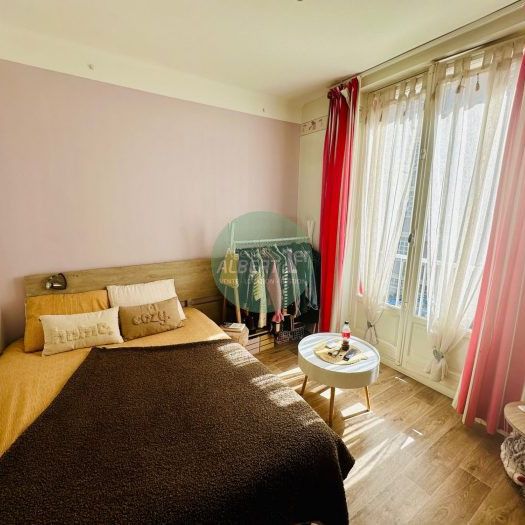 HALLES CENTRALES - PLEIN CENTRE VILLE - Photo 1