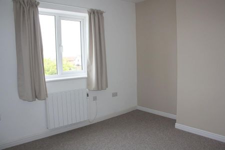 3 bedroom flat to rent - Photo 2
