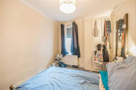 3 bedroom flat to rent - Photo 3