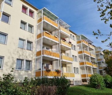 Schöne 2-Raumwohnung mit Balkon mit Blick ins Grüne - Photo 1
