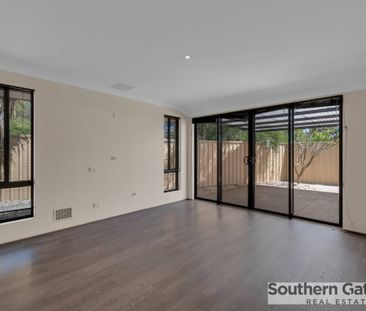 Spacious 3 bedroom 2 bathroom home - Photo 4