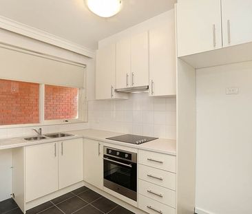 8/13 Staniland Avenue, Malvern VIC 3144 - Photo 2