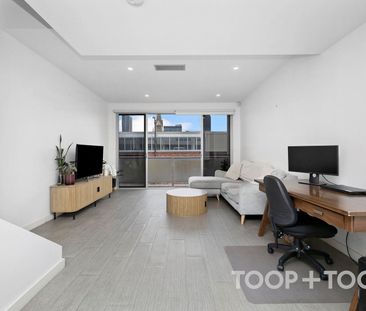 Modern City Living - Walk to Everything! - Photo 2