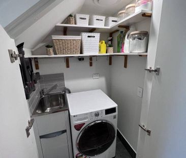 Modern 3 Bedroom Home with Large Private Courtyard - Photo 6