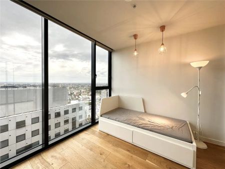 “FURNISHED BREATHTAKING TWO BEDROOM TWO BATHROOM APARTMENT LOCATED IN 33M MELBOURNE CBD!!!” - Photo 4