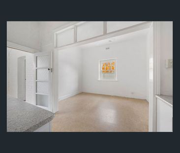 Located in a much sought after central Ballarat location, this beau... - Photo 1