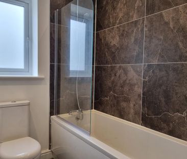 4 bedroom detached house to rent - Photo 4