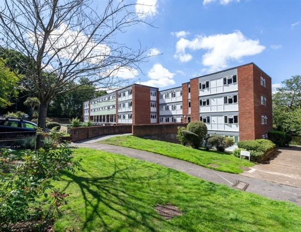 Berkeley Court, Weybridge, Surrey, KT13 - Photo 1