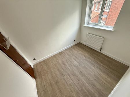 5 bedroom end of terrace house to rent - Photo 4