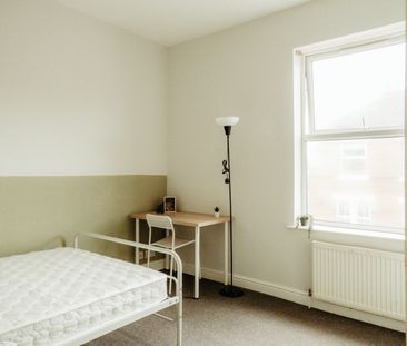 Room in a Shared House, Wilford Crescent East, NG2 - Photo 1