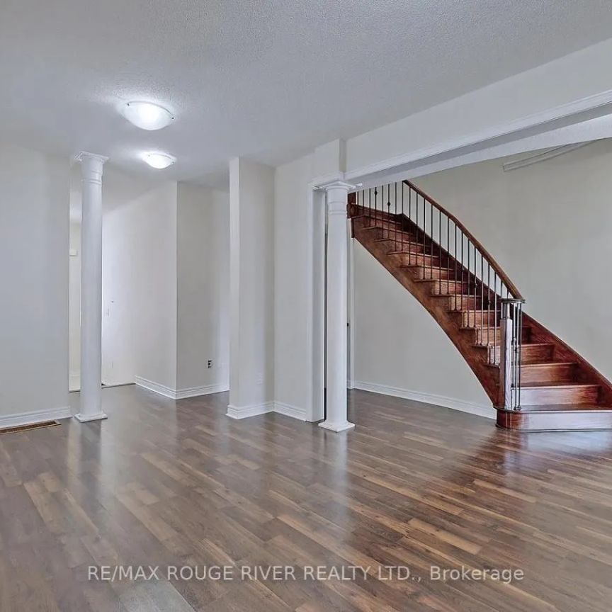 1022 BYRON STREET N - Photo 1