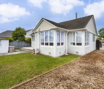 Stand alone two bedroom house! - Photo 1