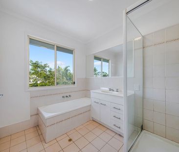 SPACIOUS FAMILY HOME - Photo 2